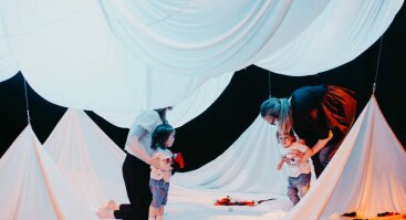 Interaktyvus šokio ir judesio spektaklis 6 - 18 mėn. kūdikiams ,,Debesų gaudyklė