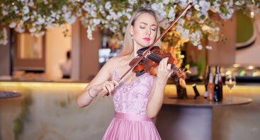 Paulina Daukšytė | Profesionali smuiko muzika SPA bare LABAI