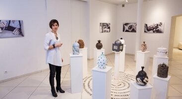 Kristinos Alšauskienės autorinė keramikos urnų paroda "NESIBIAGIANTI KELIONĖ"