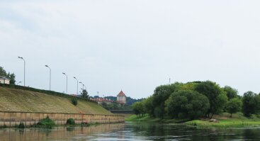 Apžvalginis pasiplaukiojimas laivu Kaunas Nemunu su gidės pasakojimais