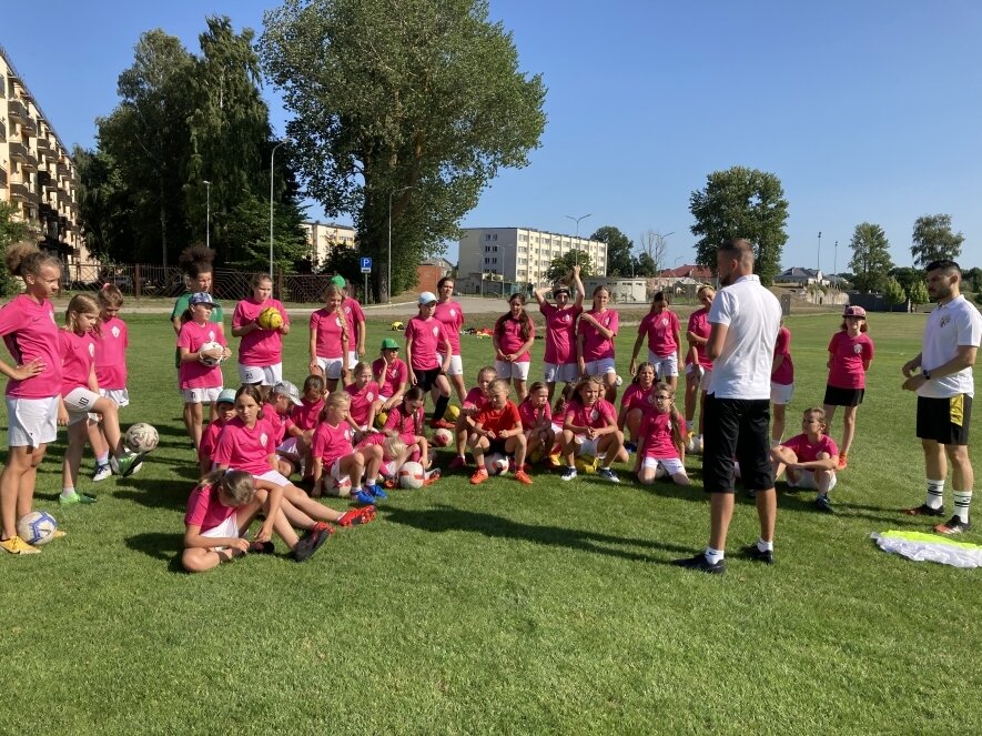 Atviros nemokamos futbolo treniruotės 9-15 metų mergaitėms MFA Bitės akademijoje