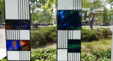 Vitražų paroda „55 spalvoti stiklai“ Palangos vasaros skaitykloje
