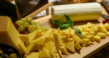 Įvairių šalių sūrių vakarienė | Pikantiška kelionė po sūrių pasaulį