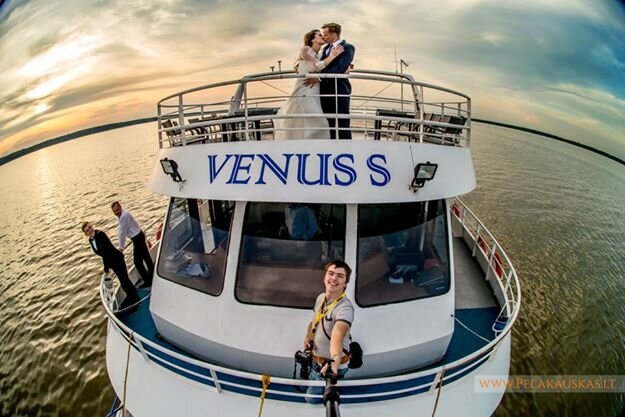 Venus S - Naktinis klubas ant vandens