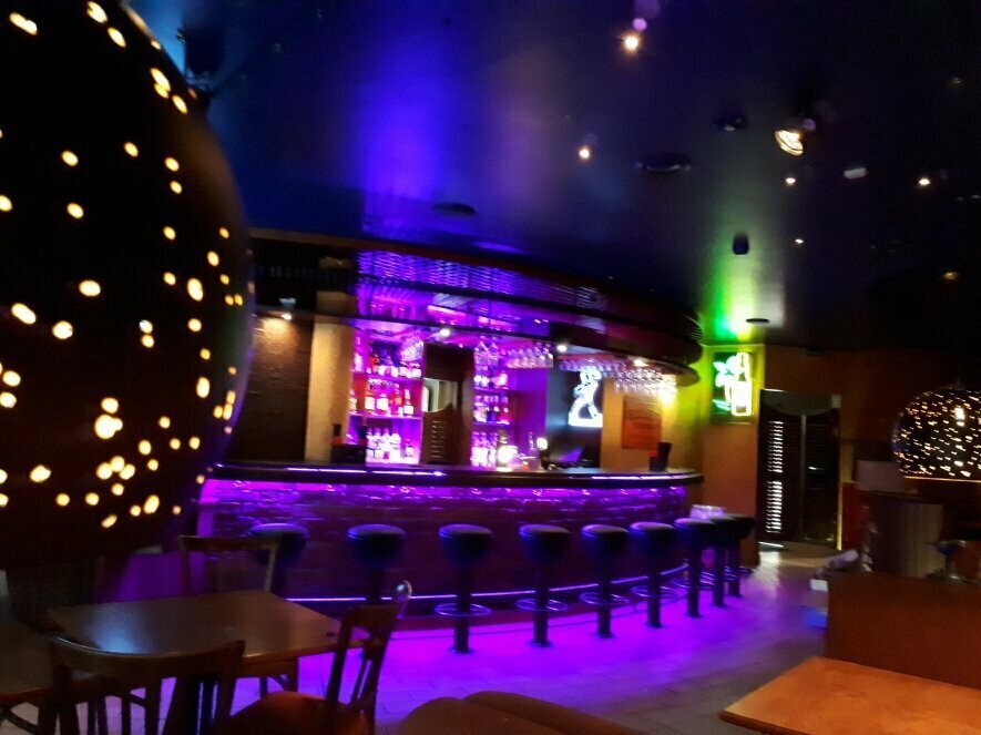 Mega afterparty bar